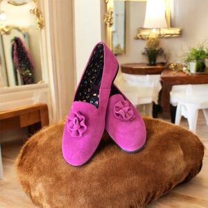 BNWOT Les gamins Elegant Pink Loafers with Floral Accent